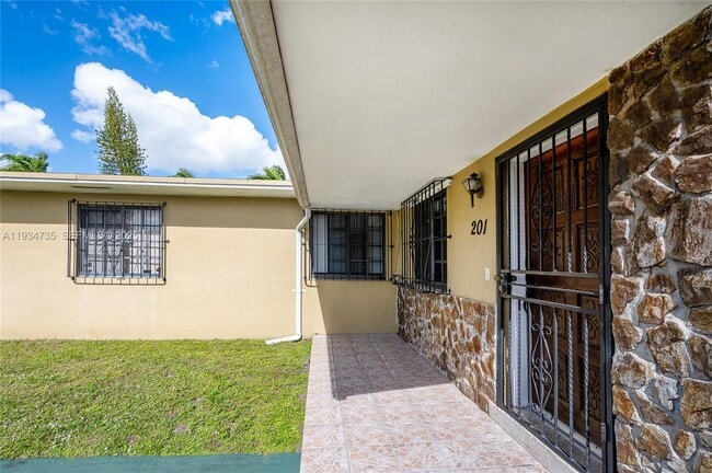 Foto del edificio - 201 NW 34th Ave