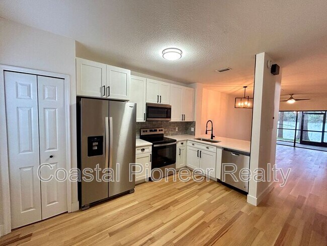 Building Photo - 12370 Berkeley Square Dr