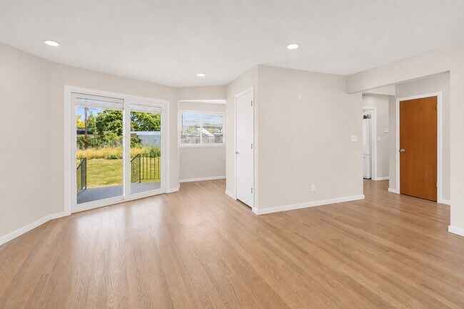 Foto del edificio - 787 Redmaple Cir