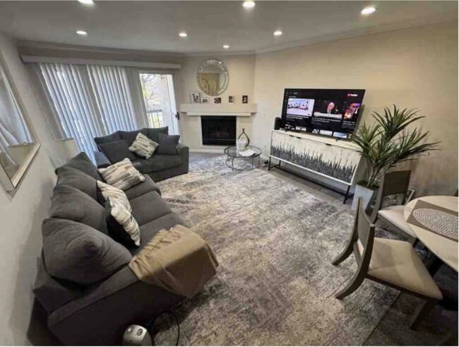 Building Photo - 5545 Canoga Ave