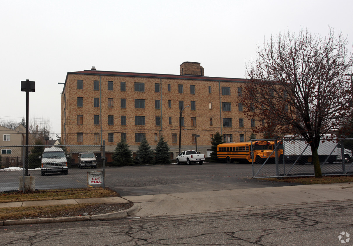 Building Photo - Casa Del Rey Apartments