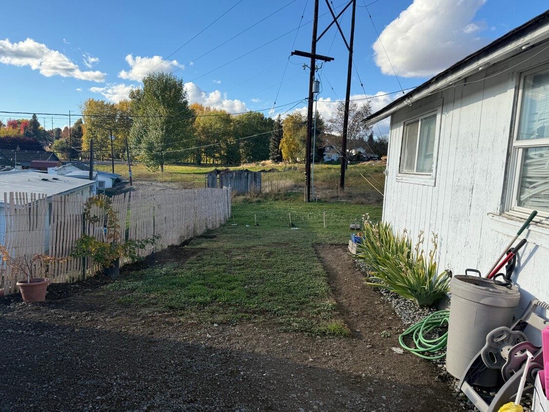 Building Photo - 2451 Speyers Rd