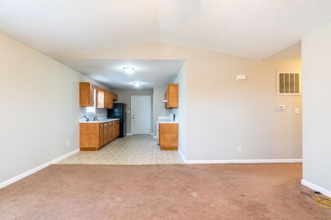 Building Photo - Cute home located in Greensboro!