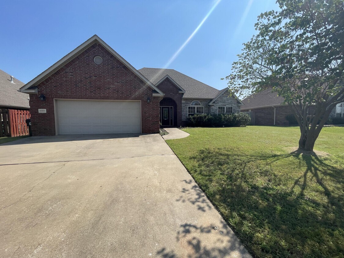 1140 Torbay Trce, Centerton, AR 72719 House Rental in Centerton, AR
