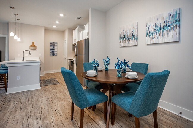 Foto del edificio - Farragut Junction Apartments