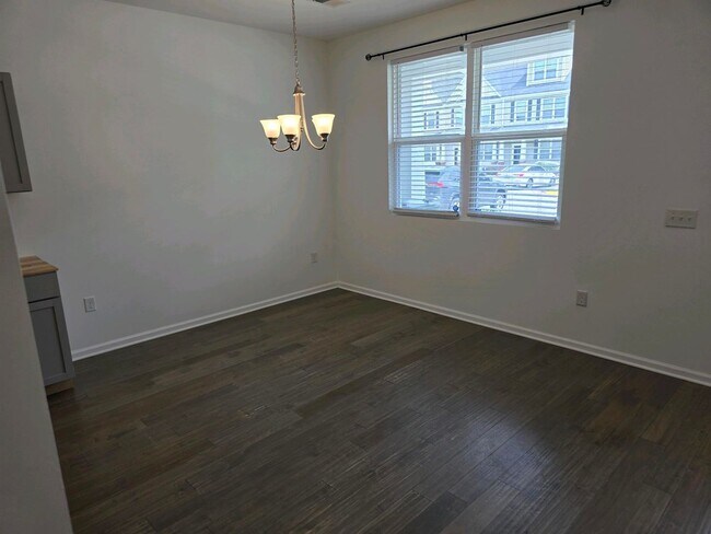 Foto del edificio - Charming 3-Bedroom Home with Community Poo...