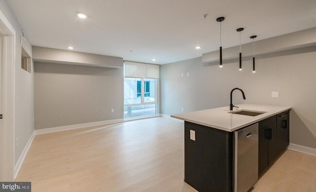 Foto del edificio - 6604 Ridge Ave