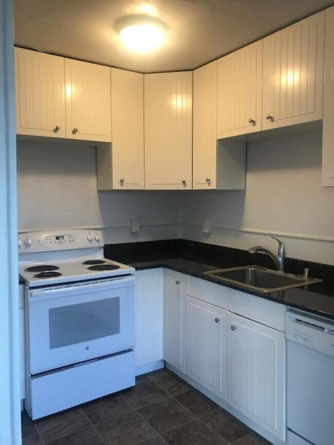 Building Photo - 1 bedroom in Seattle WA 98112