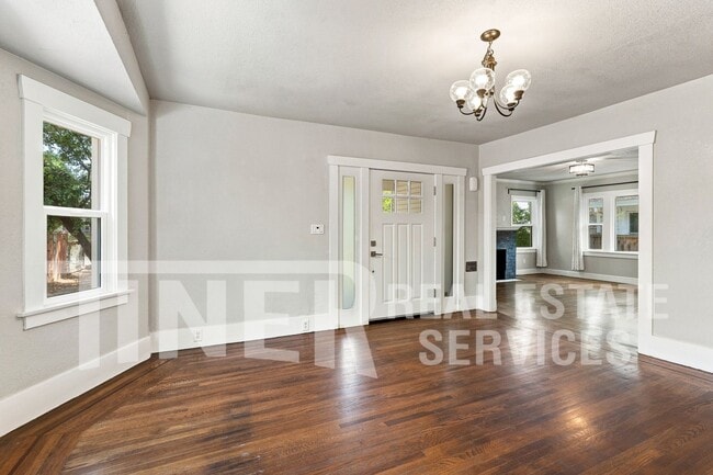 Building Photo - 1321 Lochbrae Rd