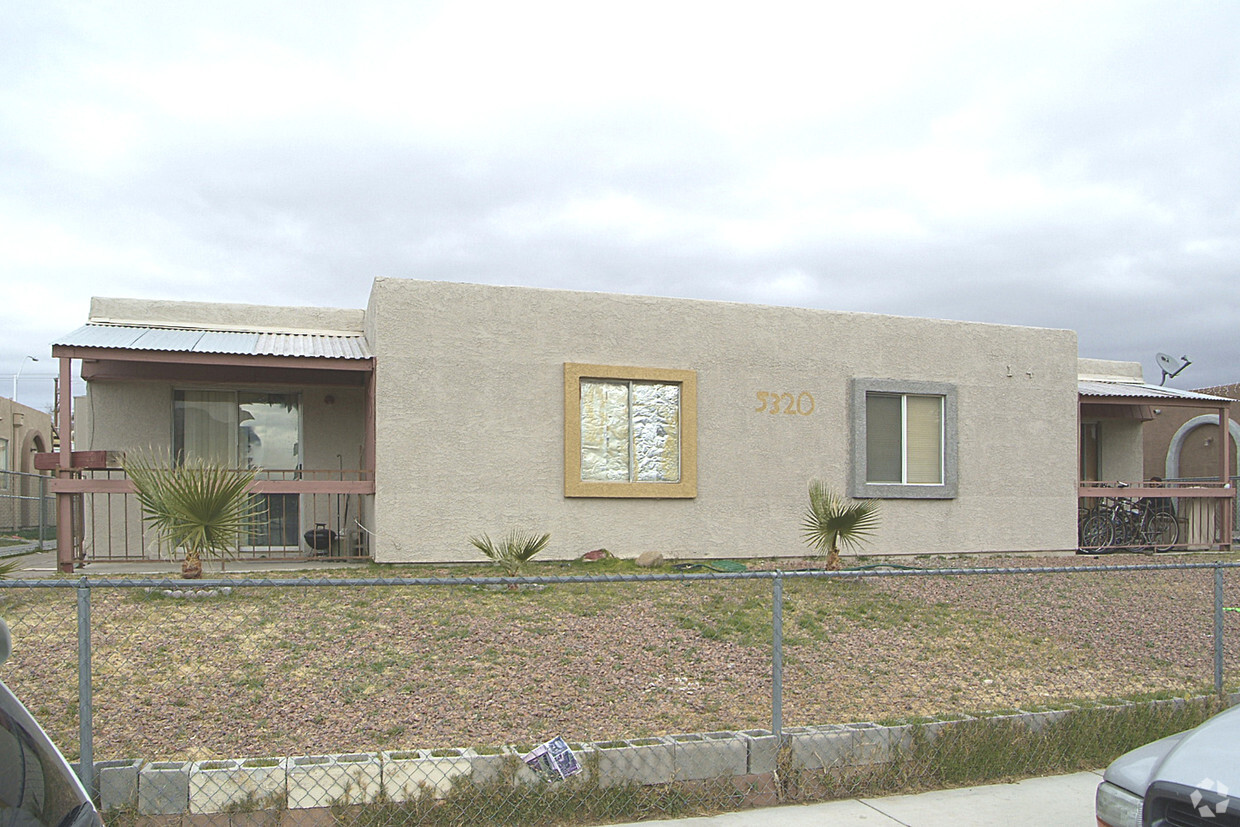 Building Photo - Charleston Heights