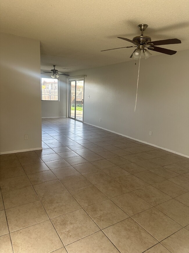 Foto del edificio - 8424 W Monterosa St