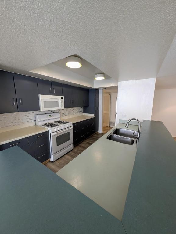 Building Photo - 1312 S Saltair Ave