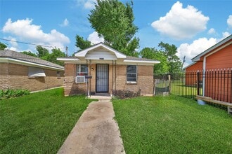 Building Photo - 2310 Kabee St