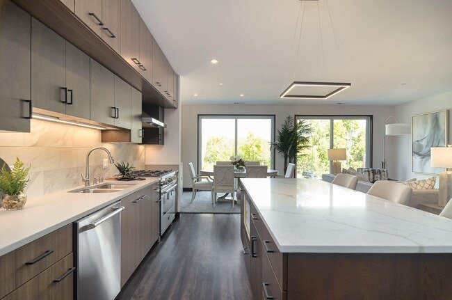 Building Photo - Ventana