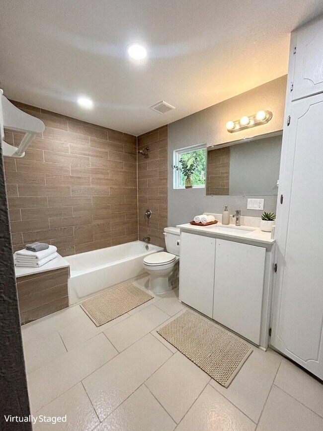 Foto del edificio - 426 N Clements St
