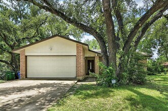 Building Photo - 8903 Piney Point Dr