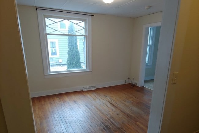 Living room - 248 Nelson Ave