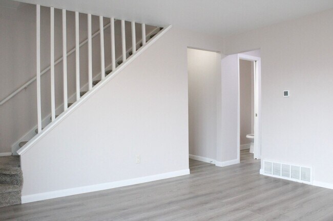 Building Photo - 245 Otis Ct