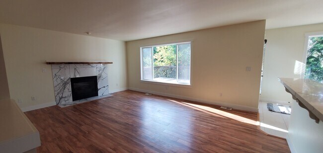 Foto del edificio - Lakeland Hills 4 bed 3 bath Beauty for Rent.