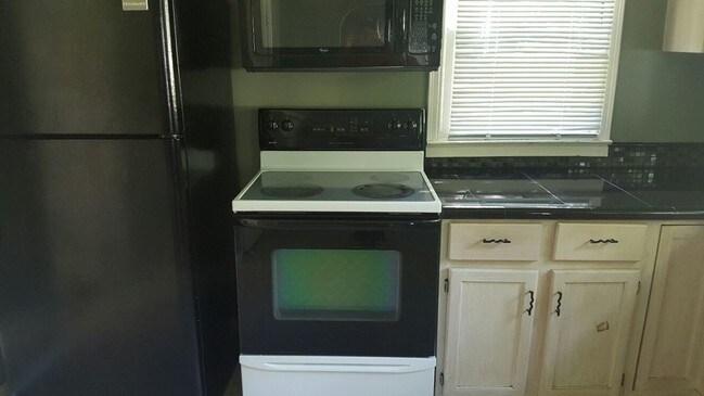 Foto del edificio - 21710 Collingham Ave