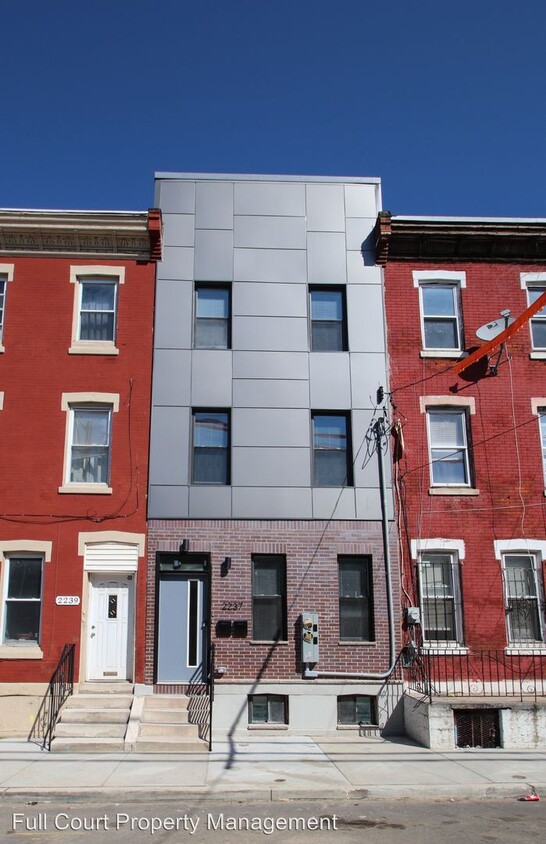 Primary Photo - 2237 W Oxford St