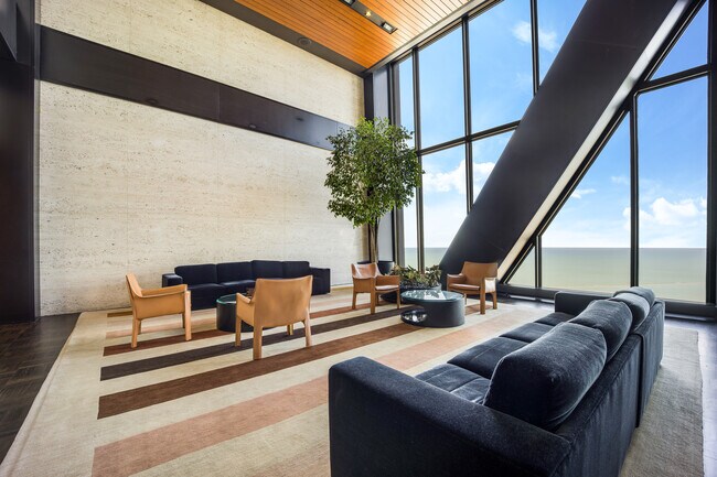 Foto del edificio - 175 E Delaware Pl