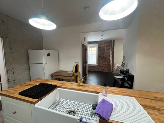 Foto del edificio - 811 Center St