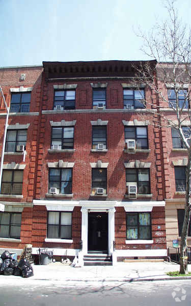 Primary Photo - 927 Avenue Saint John