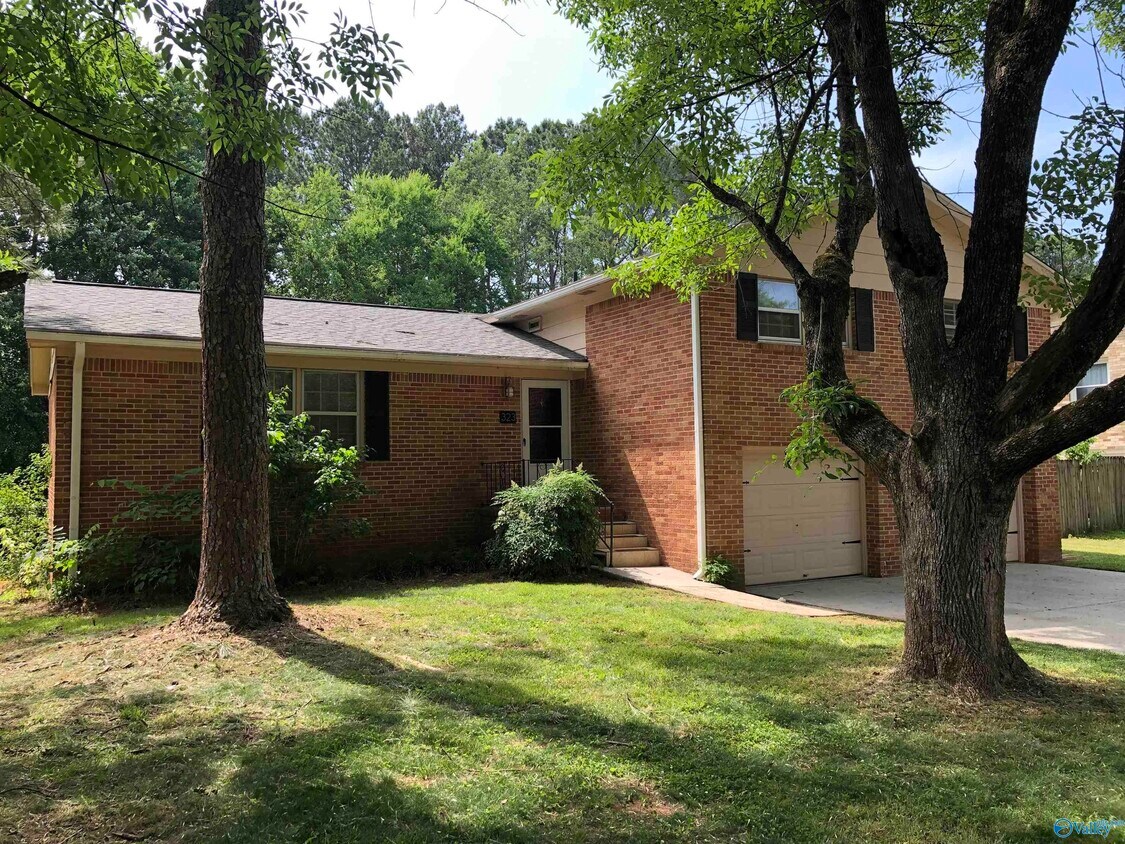 323 Forrest Park Ct NW, Huntsville, AL 35806 House for Rent in