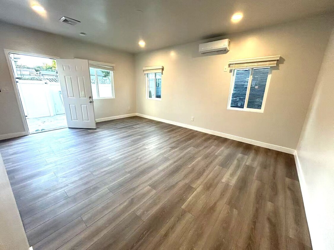 Building Photo - Cozy Studio with 1 bath apartment in Leimert Park area