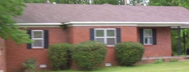 Building Photo - 612 N Walco Rd
