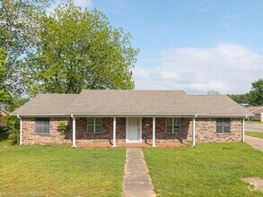 Building Photo - 100 Meadow Pl
