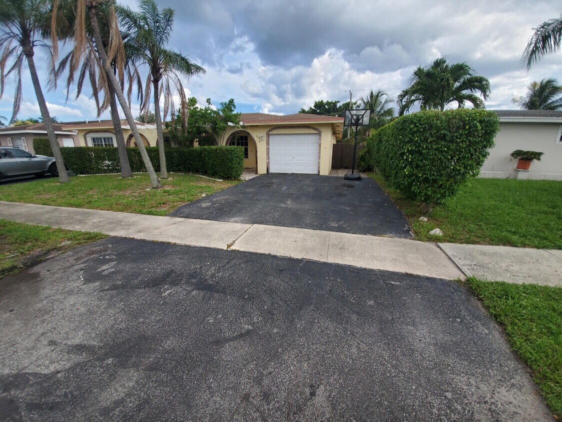 504 SE 13th Dr, Deerfield Beach, FL 33441 Townhome Rentals in Deerfield Beach FL