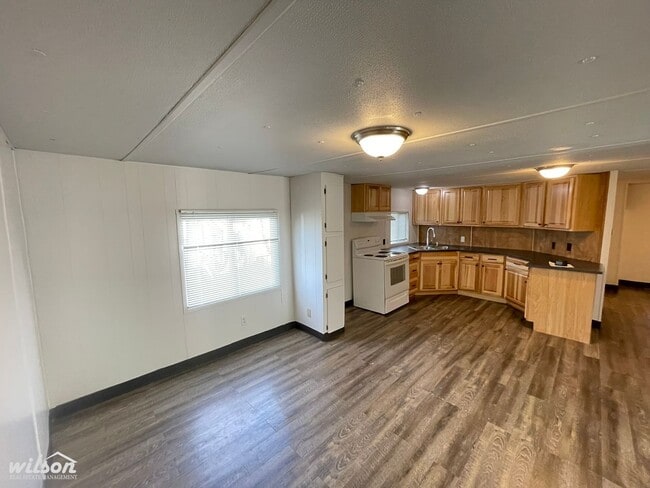 Foto del edificio - Spacious 4-Bedroom Home in Mabton, WA – Pet Friendly!