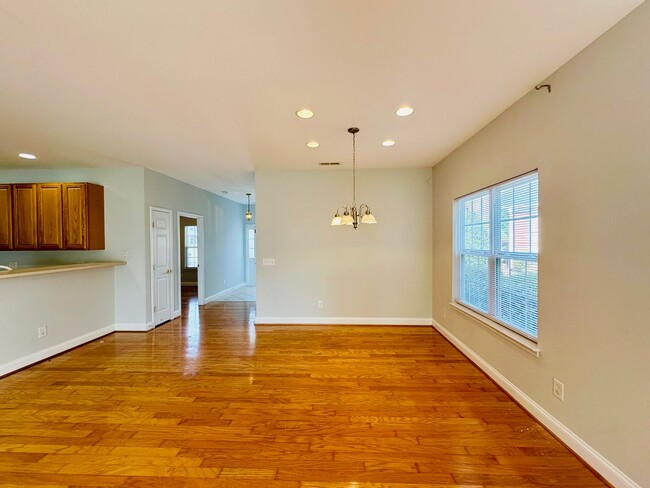 Building Photo - WILLOUGHBY PARK - 3 Bed/2 Bath Townhome - ...