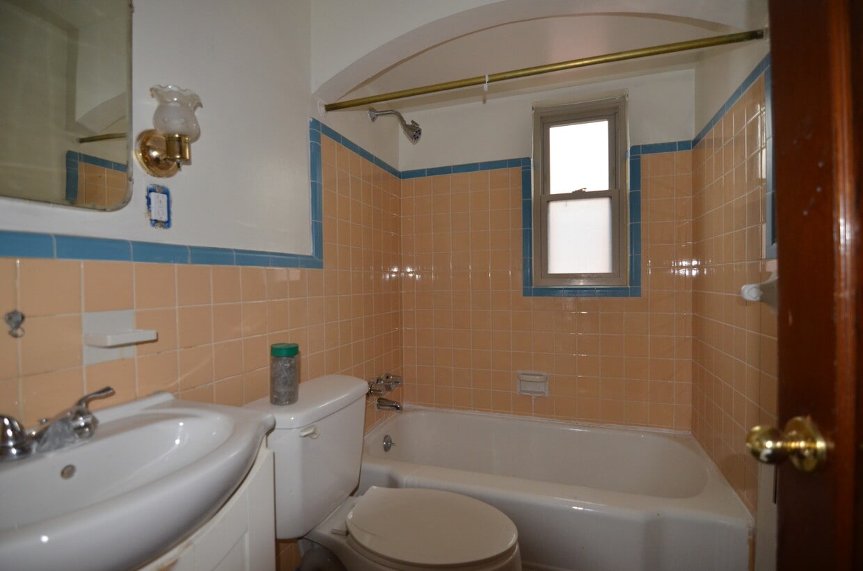 Building Photo - 7240 Reading Rd