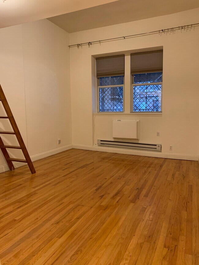Building Photo - 269 W 73rd St