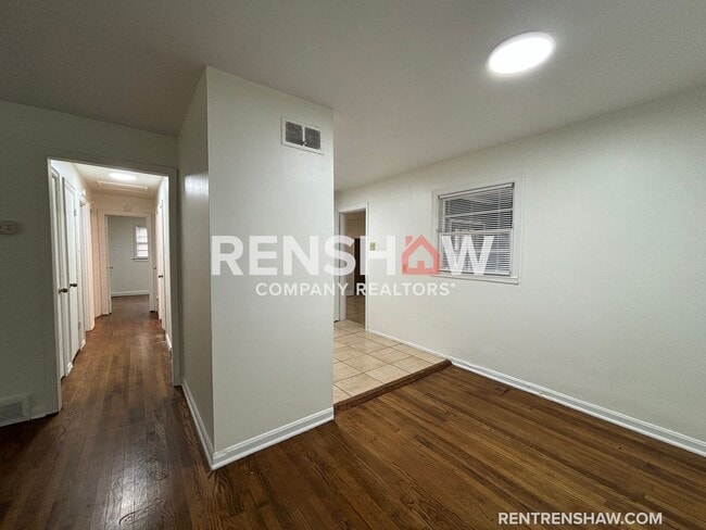 Building Photo - Text the Leasing Team at 901-820-4367 to S...