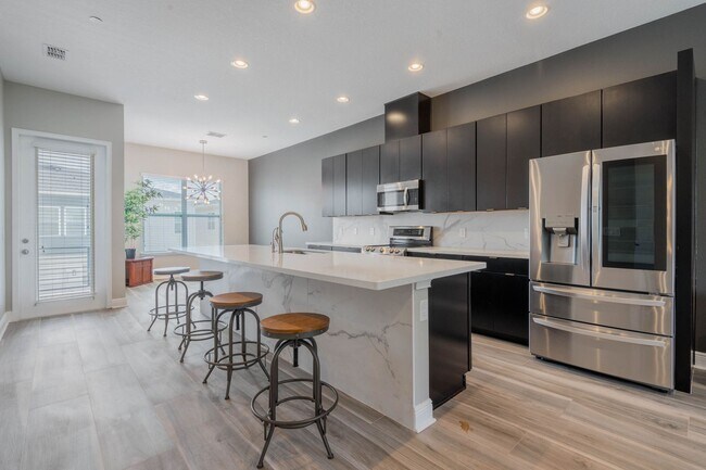 Foto del edificio - AMAZING 4/3.5/2 Laureate Park Townhome wit...