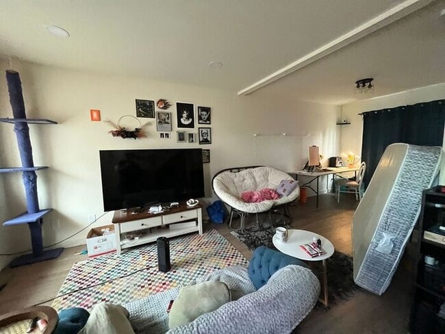 Building Photo - Remodeled Townhome in West Fort Collins