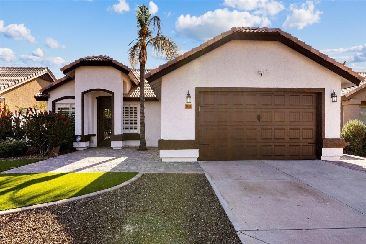 Foto principal - 4525 E Angela Dr