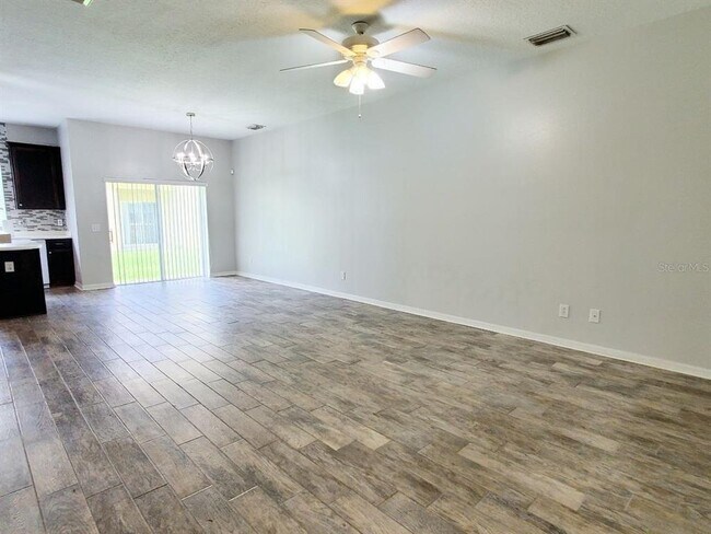 Foto del edificio - 17532 Hugh Ln