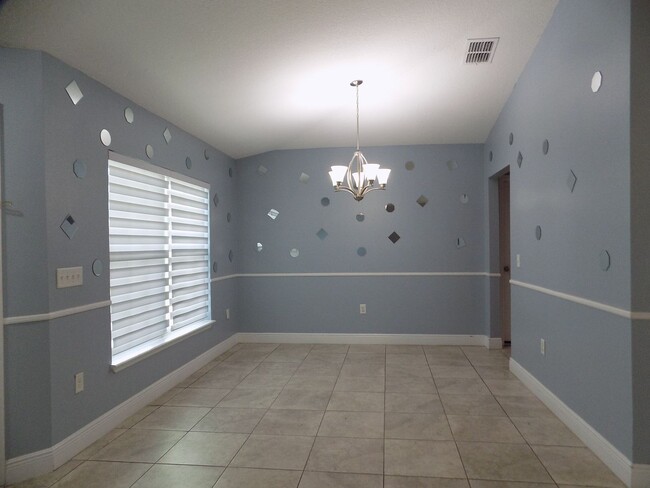 Building Photo - 377 Cimarron Ct