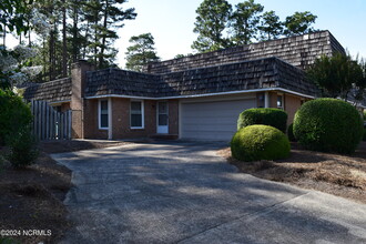 Building Photo - 120 Racquet Ln
