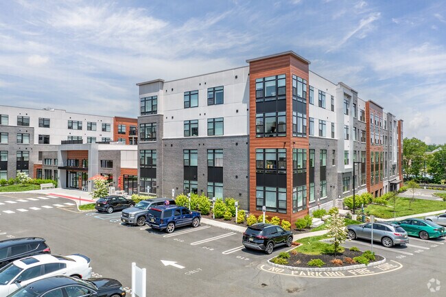 Entrada del edificio - Woodland Square at Montvale