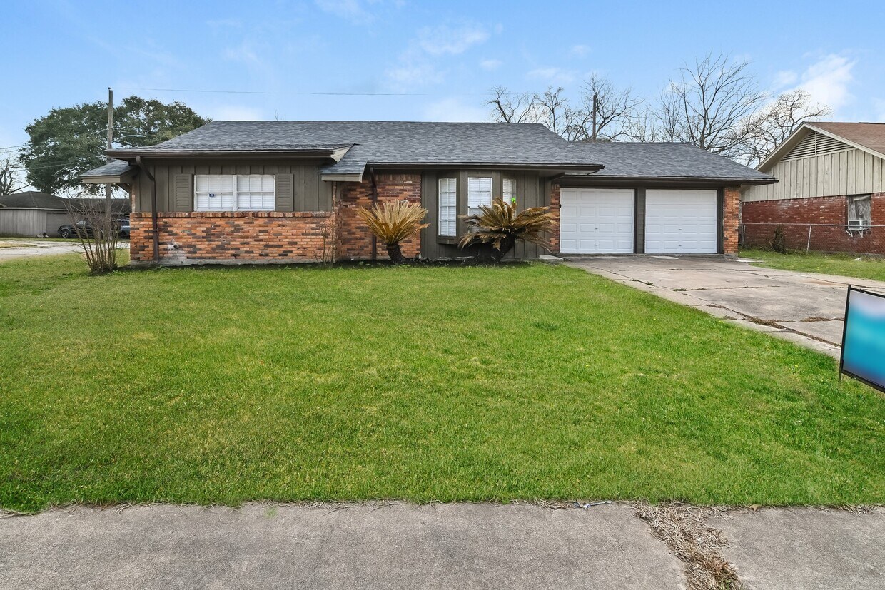 Primary Photo - 4303 Trail Lake Dr