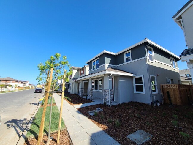 Foto del edificio - Stunning 4 Bedroom, 3 Bath Mountain house Home W/ Solar