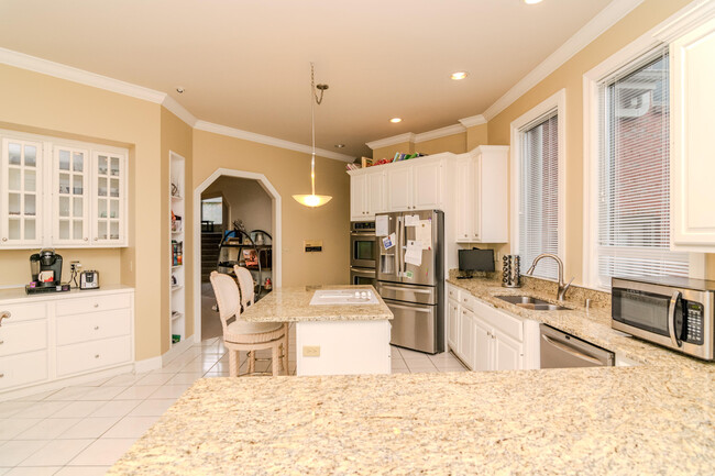 Foto del edificio - 3421 Chestnut Hill Ln