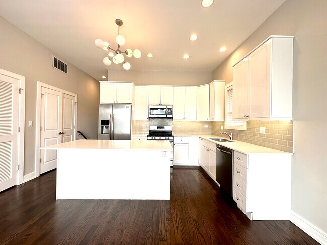 Foto del edificio - 2412 W Cortland St