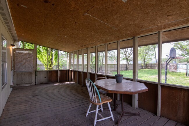 Building Photo - "Spacious 4-Bedroom Mobile Home in South C...